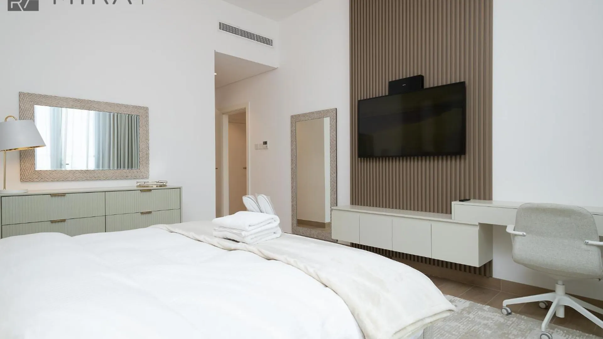 Mira Holiday Homes - Luxury 2 Bedroom In Le Pont Dubai