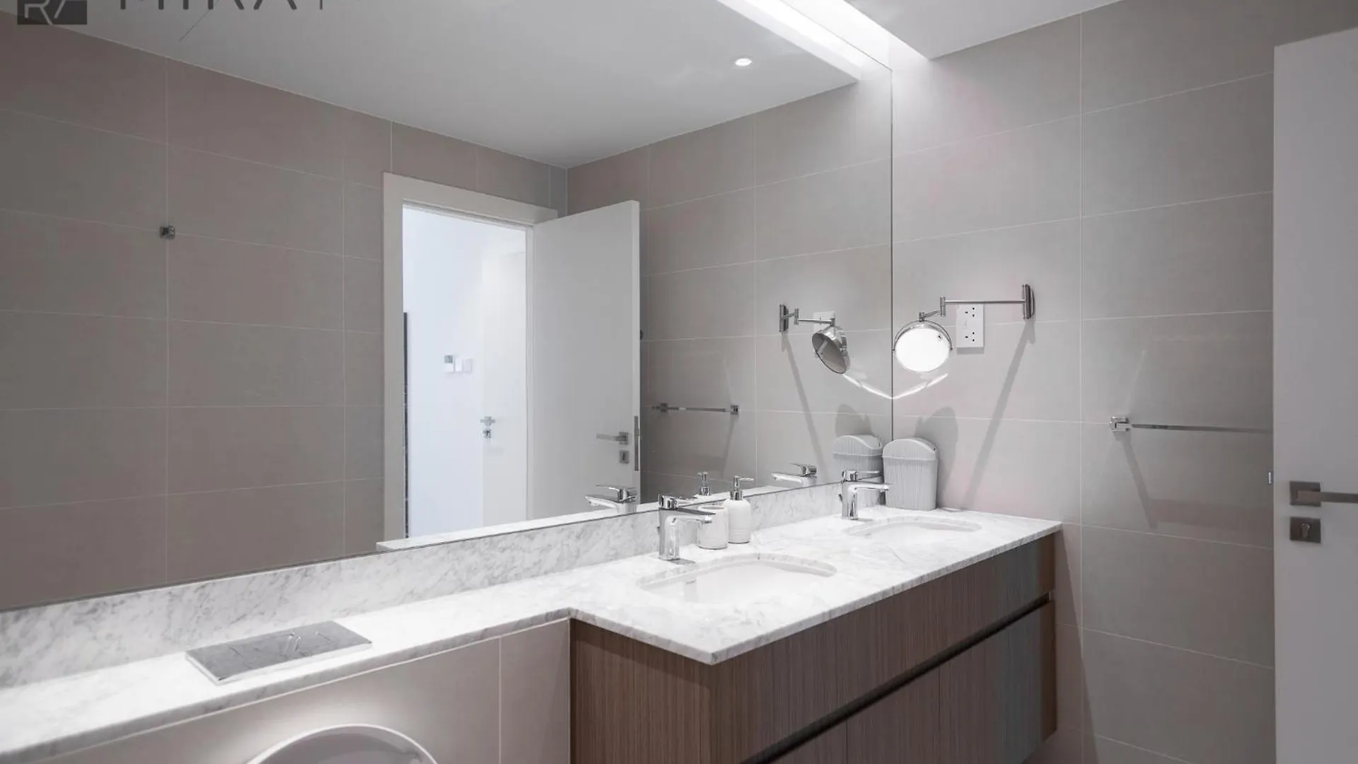 Mira Holiday Homes - Luxury 2 Bedroom In Le Pont Dubai United Arab Emirates