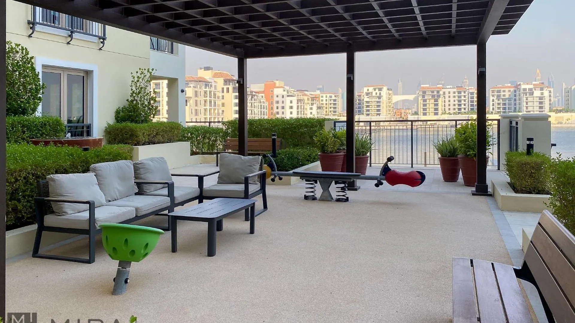 Apartment Mira Holiday Homes - Luxury 2 Bedroom In Le Pont Dubai